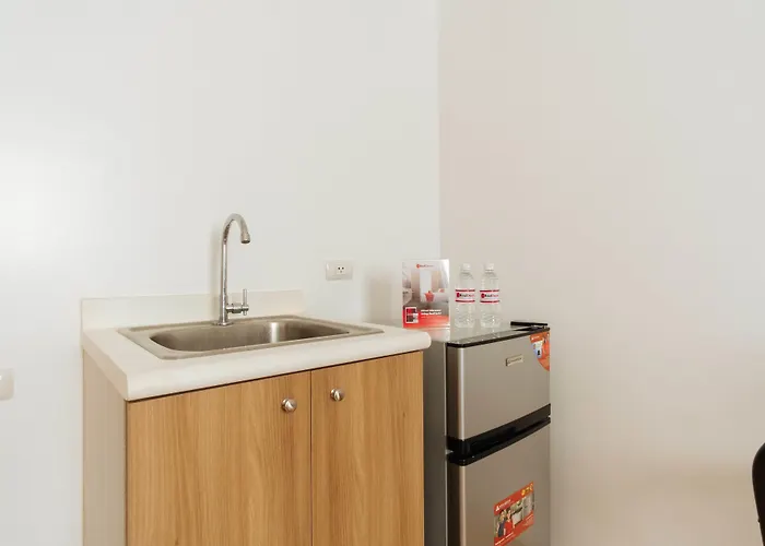 Reddoorz Premium @ Amaia Skies Avenida Hotel