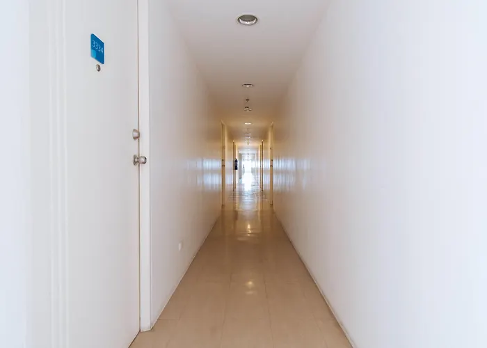 Reddoorz Premium @ Amaia Skies Avenida 4*
