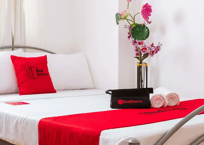 Reddoorz Premium @ Amaia Skies Avenida Hotel 4*