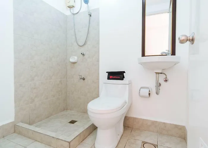 Hotel Reddoorz Premium @ Amaia Skies Avenida 4*