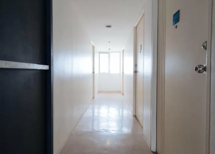 Hotel Reddoorz Premium @ Amaia Skies Avenida 4*